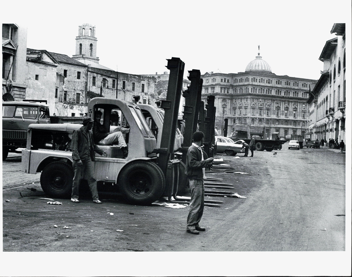 Cuban Daily Life Collection | Ron Laytner (1970) (29 vintage oversize prints)