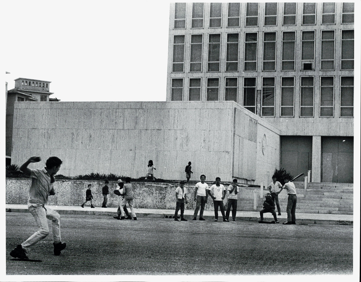Cuban Daily Life Collection | Ron Laytner (1970) (29 vintage oversize prints)