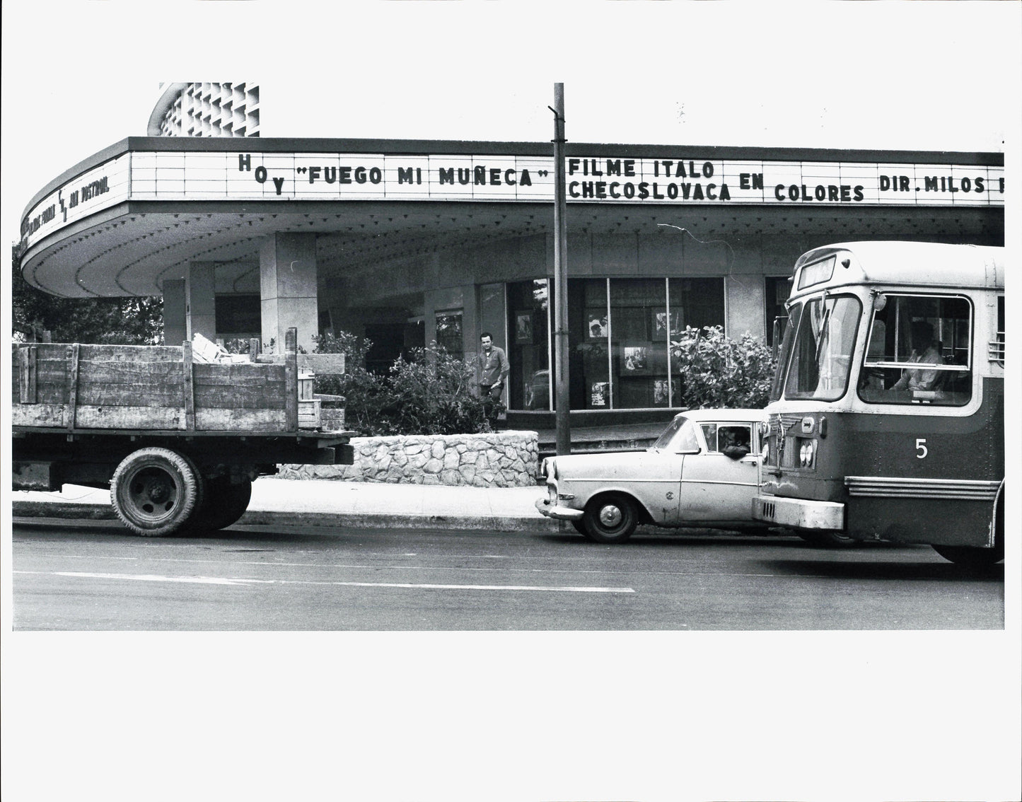 Cuban Daily Life Collection | Ron Laytner (1970) (29 vintage oversize prints)
