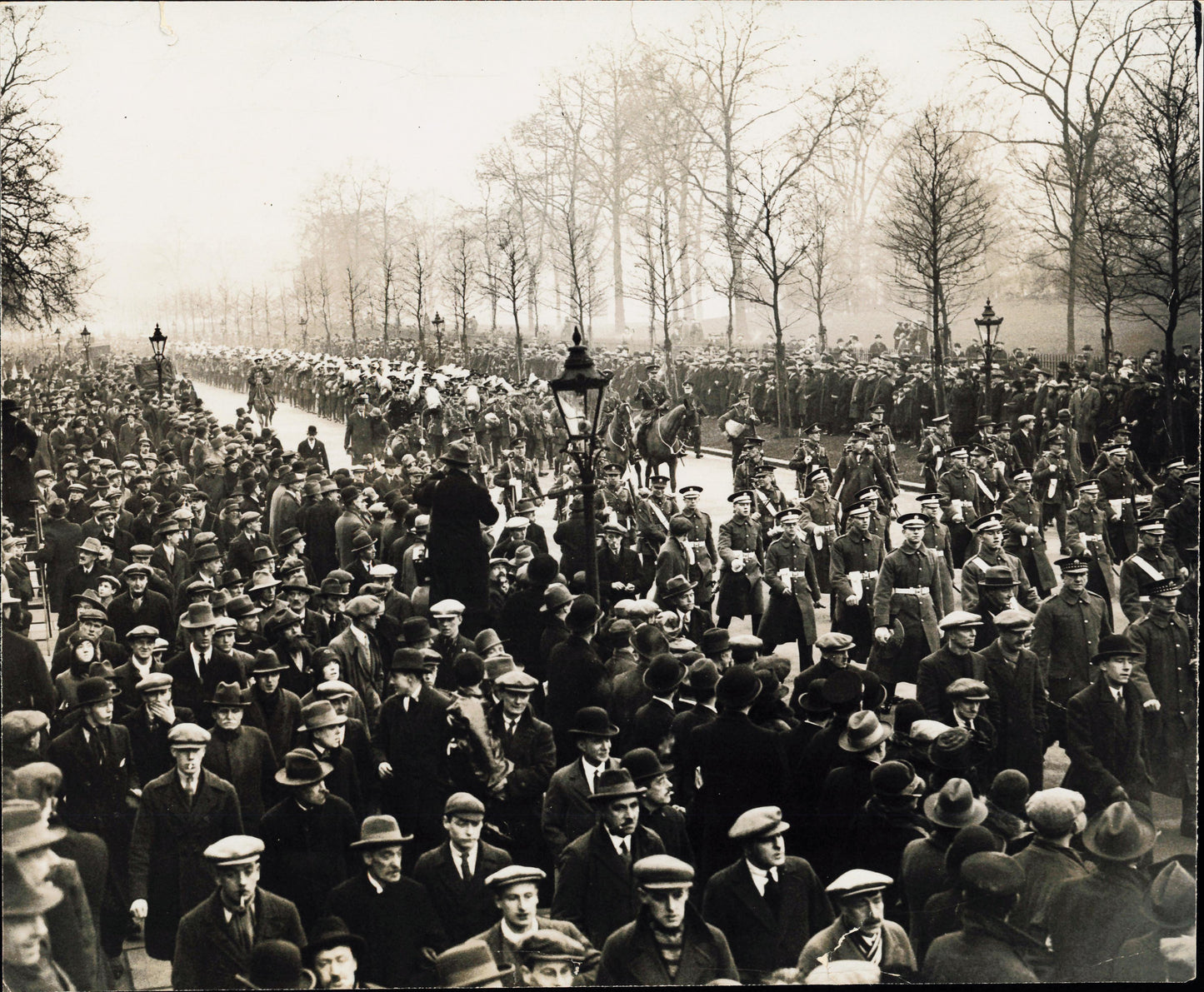 Armistice Day (1930/31) Oversize Collection (18 vintage photographs)