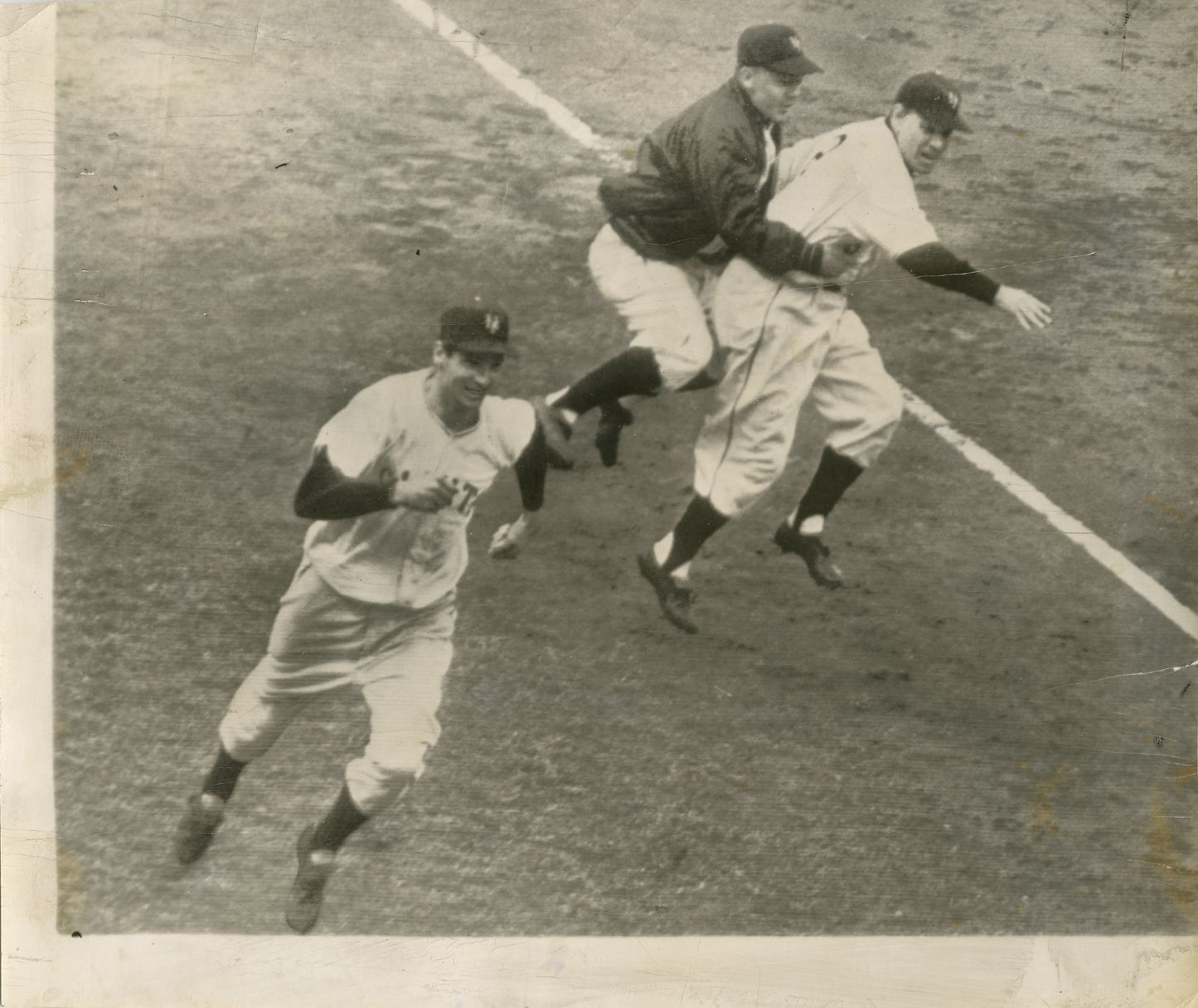 "Shot Heard Round the World" Bobby Thomson Home Run Collection (AUTOGRAPH) (12 images) Baseball Bobby Thomson Brooklyn Dodgers Home Run New York Giants Polo Grounds Sports