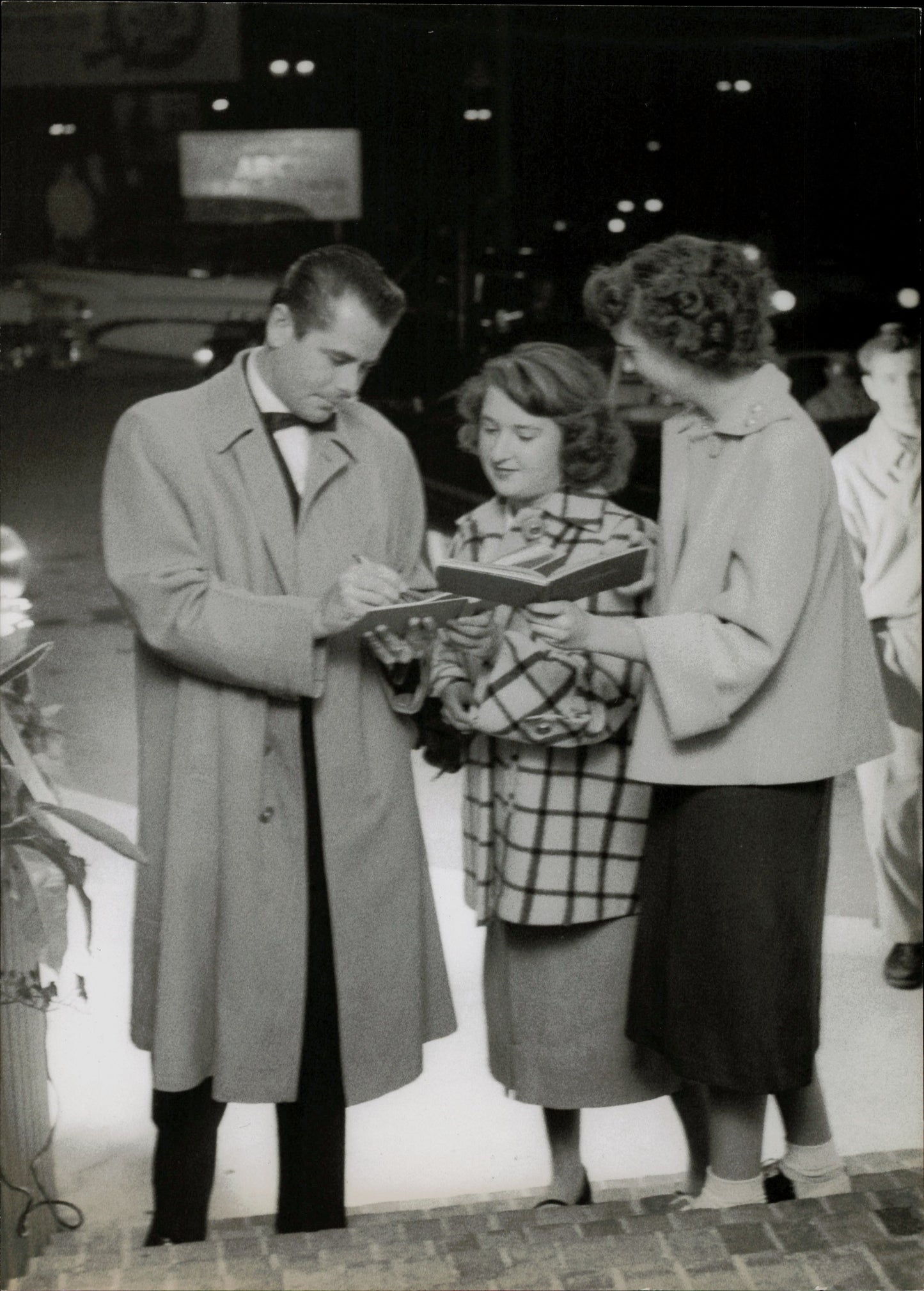 Celebrity Autograph Collection | Bob Vose (1950s) (23 vintage prints)