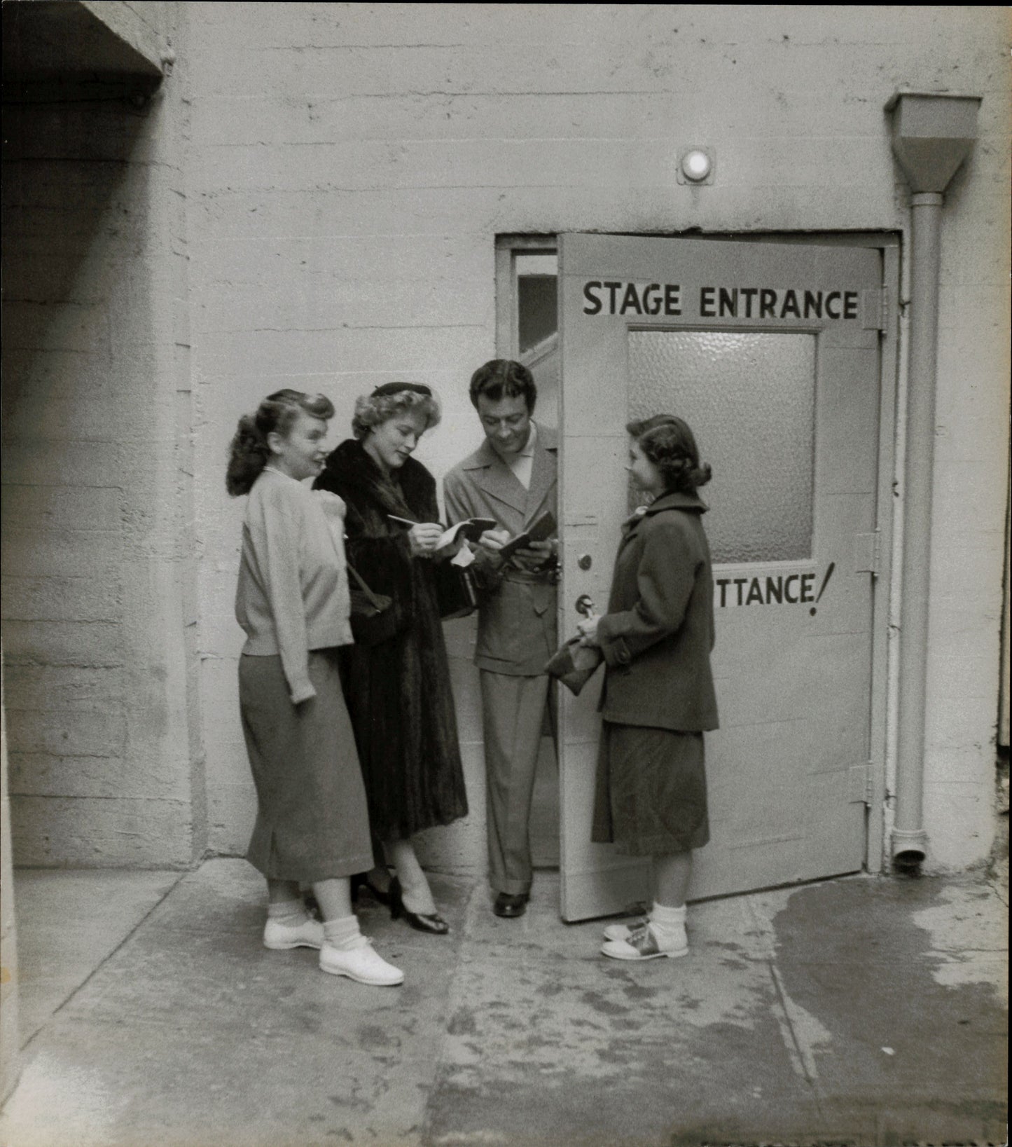 Celebrity Autograph Collection | Bob Vose (1950s) (23 vintage prints)