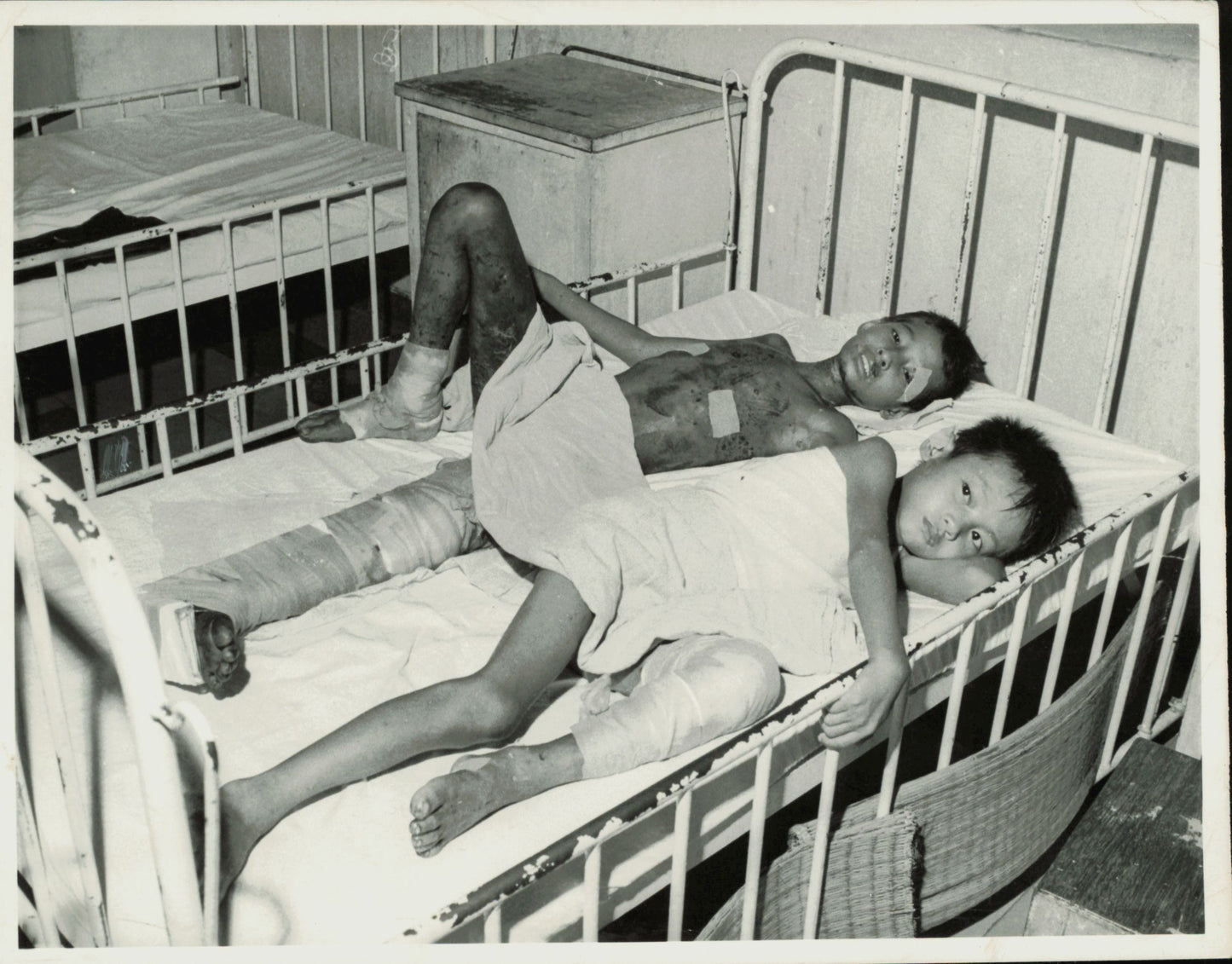 Vietnam Brutality Collection (1960s) (16 vintage prints) Military Vietnam