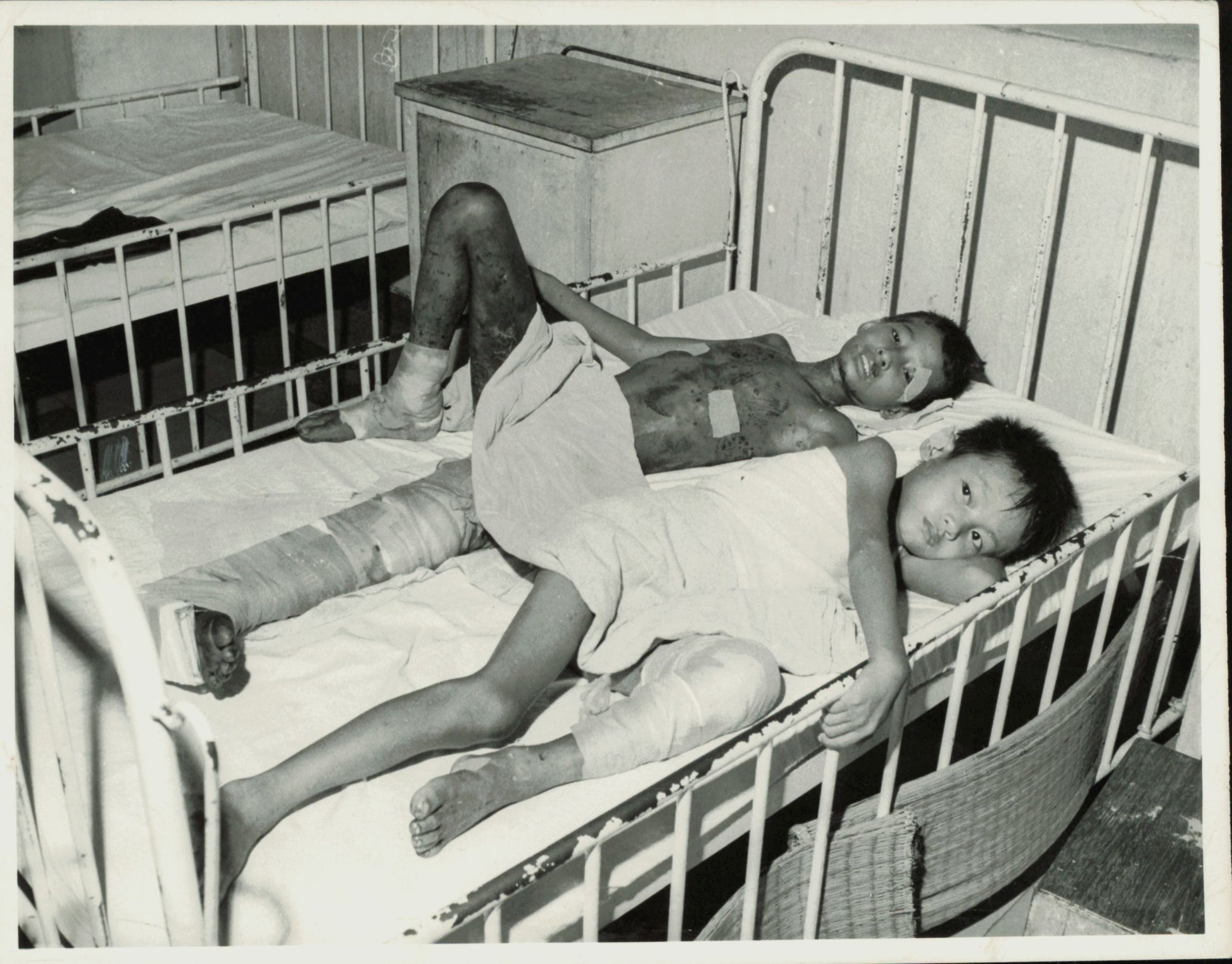 Vietnam Brutality Collection (1960s) (16 vintage prints) Military Vietnam