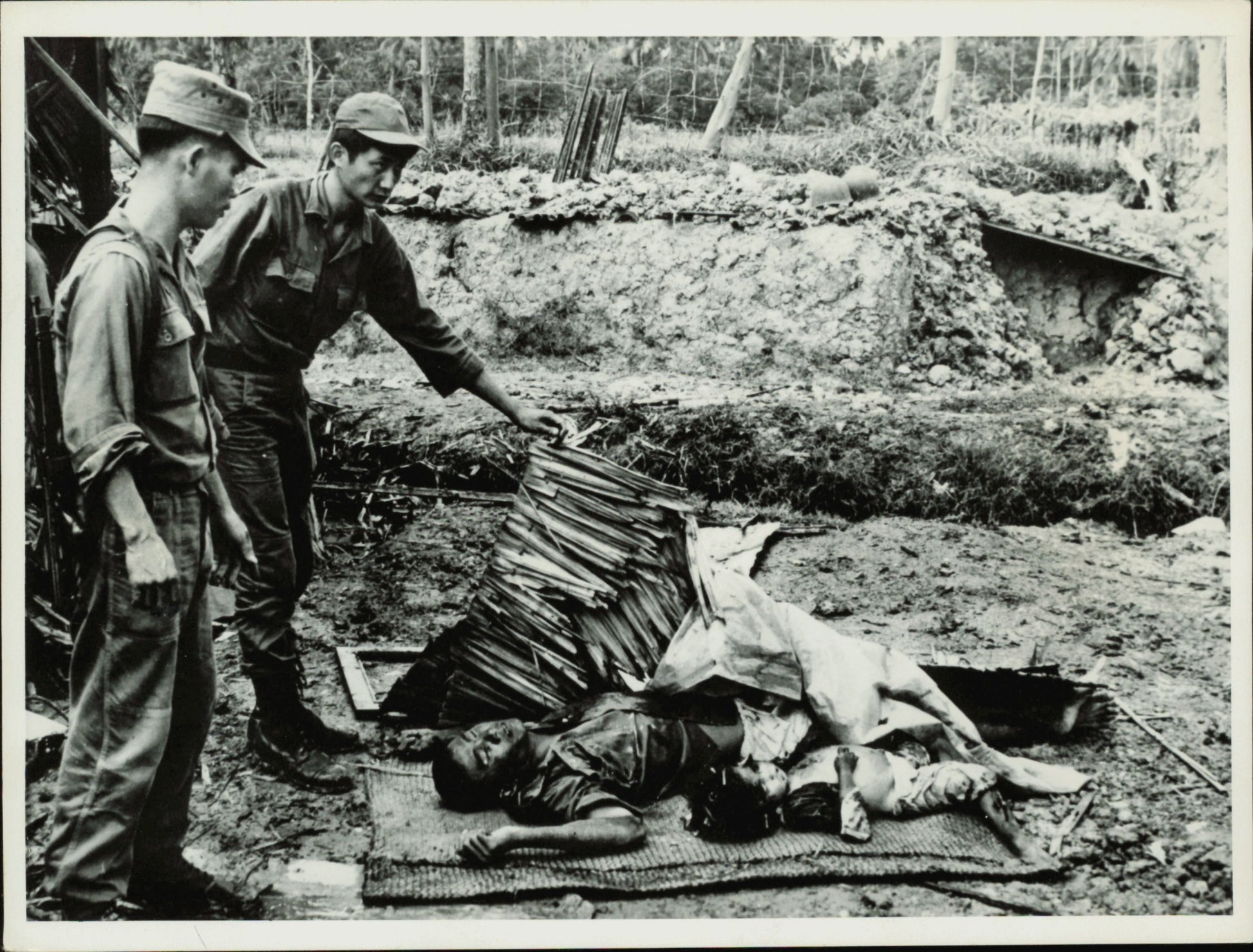 Vietnam Brutality Collection (1960s) (16 vintage prints) Military Vietnam